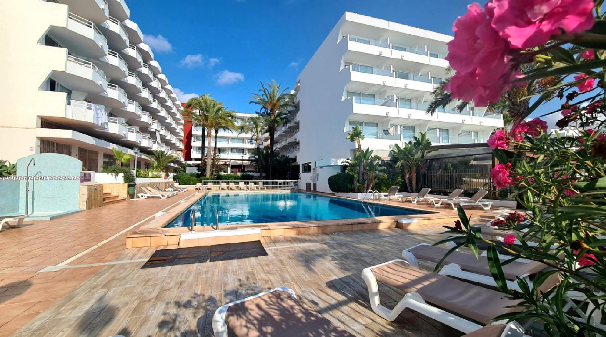 Apartamentos Llobet Ibiza Eksteriør billede