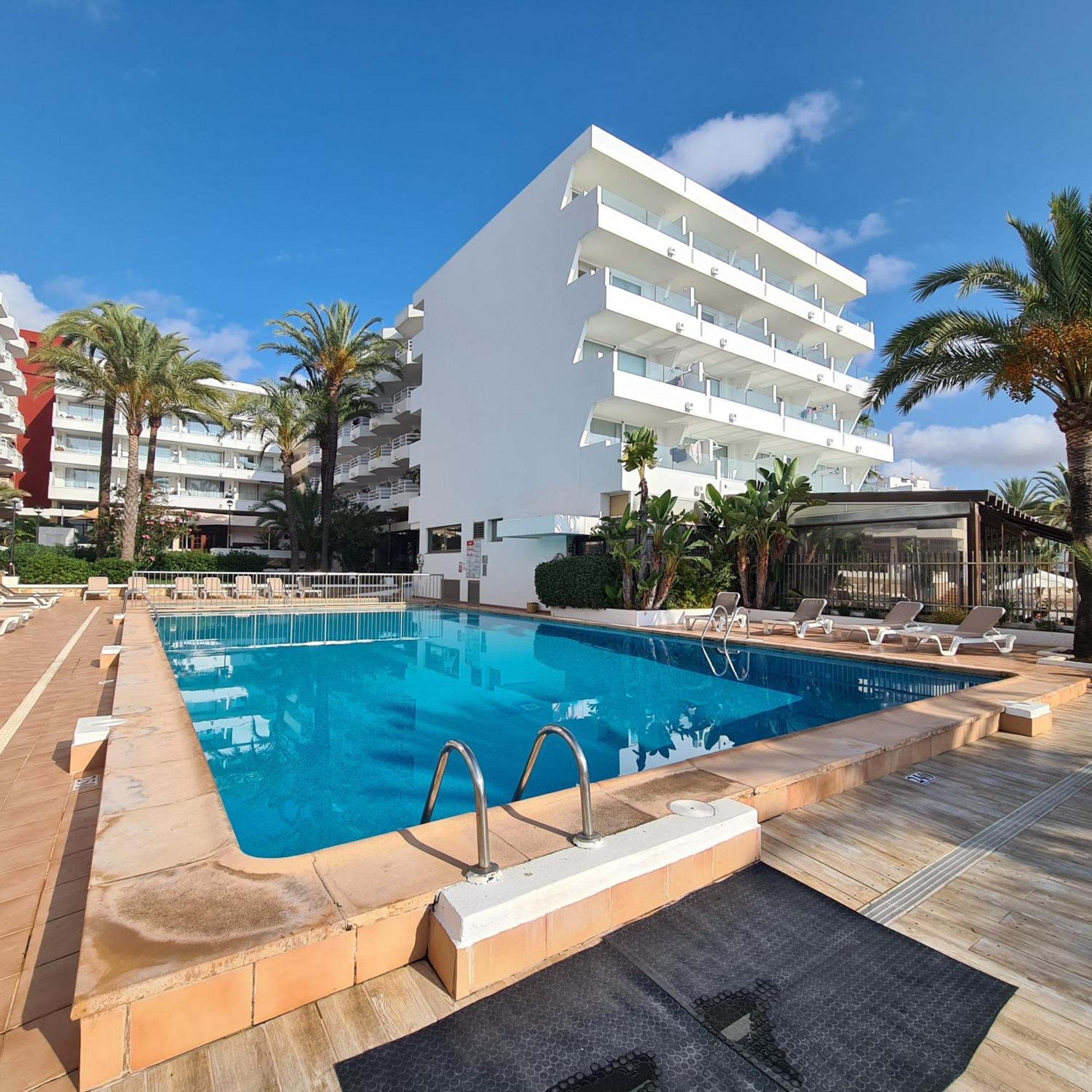 Apartamentos Llobet Ibiza Eksteriør billede
