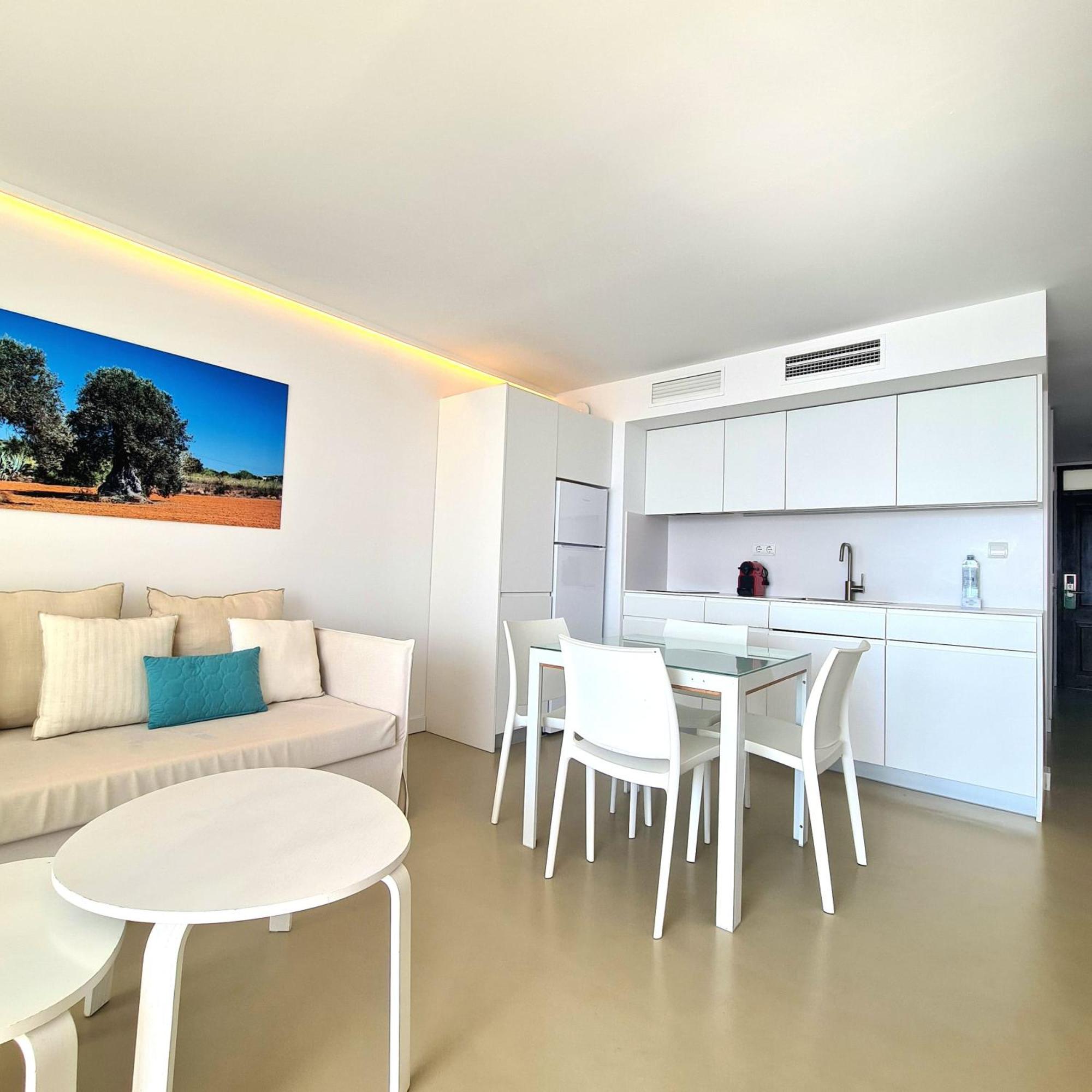 Apartamentos Llobet Ibiza Eksteriør billede